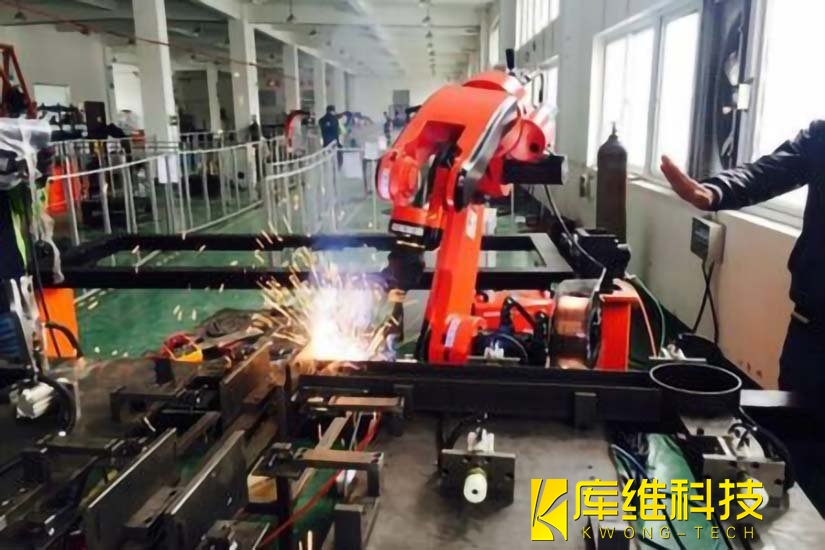 焊接<a href='http://m.wtzq.com.cn' target='_blank'><u>機器人工作站</u></a>